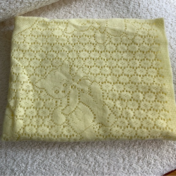 Vintage MCM 70s Pastel Yellow Soft Baby Blanket Teddy Bear Design - Picture 3 of 9